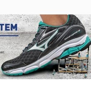 Mizuno Black and Teal Athletic Women's Sneakers. Size-8